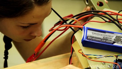 EvanTubeHD Going To The Moon!