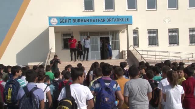 Şehidin Adı Verilen Okulda İlk Ders Zilini Oğlu Çaldı