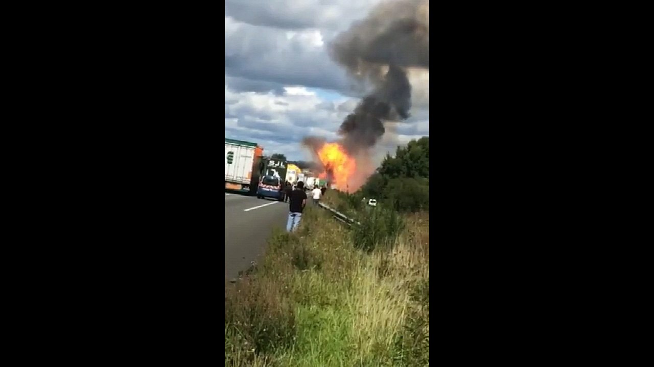 Un camion en feu sur la N10 à côté de la Charente
