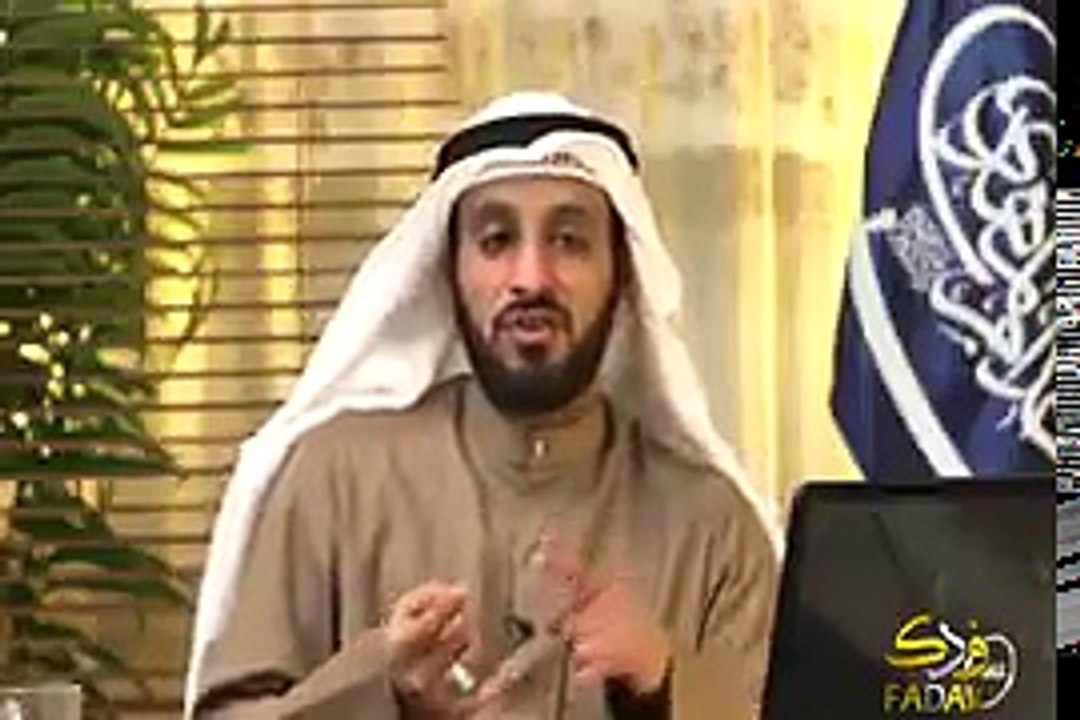 من فضائل كاميرا قناة فدك لعن ابو بكر وعمر وعائشة ملايين المرات لها ثواب عظيم عندهم كما يقول المذيع