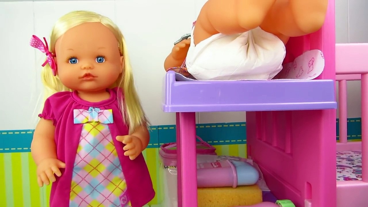 Nenuco Pepa y la cuna con trona para bebés de juguete y muñecas en Mundo Juguetes vídeos de juguetes