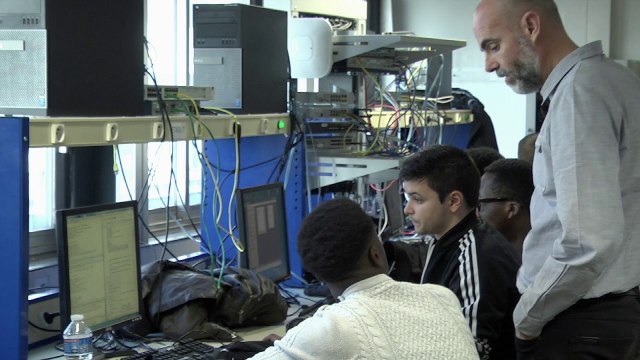 DUT RT - IUT de Velizy (Version Courte)