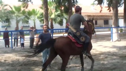 Dörtyol'da Çocuklar Ata Binmeyi Öğreniyor