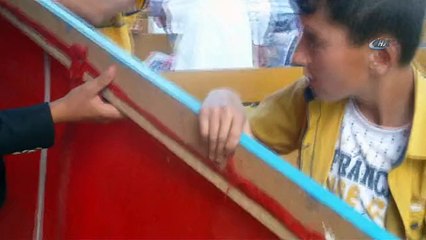 İlçe Milli Eğitim Müdürü, Çocuklarla Birlikte Sıraları Boyadı