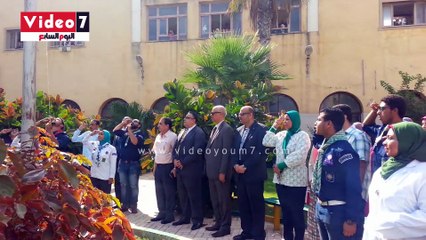 رئيس جامعة الإسكندرية يُحى العلم فى أول يوم دراسة بكلية الزراعة