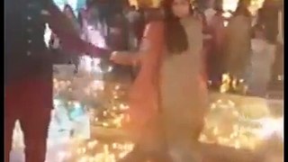 Wahab Riaz Dancing with his wife - Roman Raees Weddings
