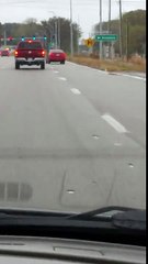 Instant Karma sur la route si vous filmez !