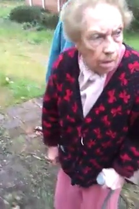 Dans la famille Emmerdeuse donnez moi la mamie... Elle est mythique elle!