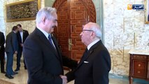 خليفة حفتر يزور تونس بدعوة من الرئيس الباجي قايد السبسي