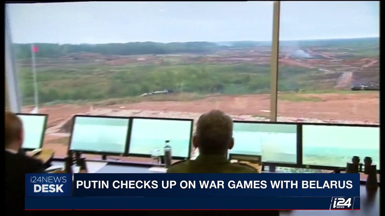 i24NEWS DESK | Putin checks up on war games wit...