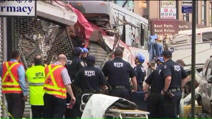 Скачать видео: Three Killed, More Than a Dozen Injured When Speeding Bus Crashed Into Another Bus