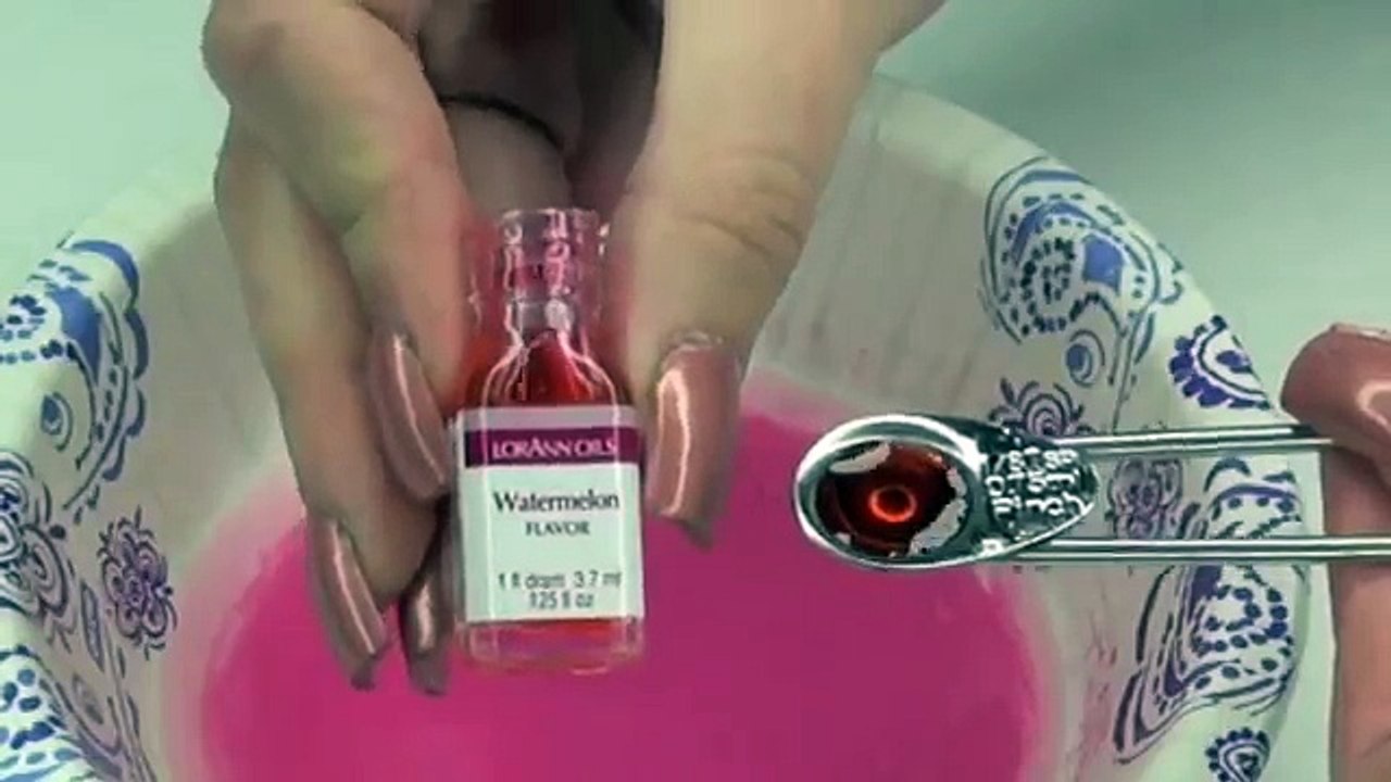 DIY tinted EOS lip balm in 2 Toned & Checkered Designs !! EASY !!