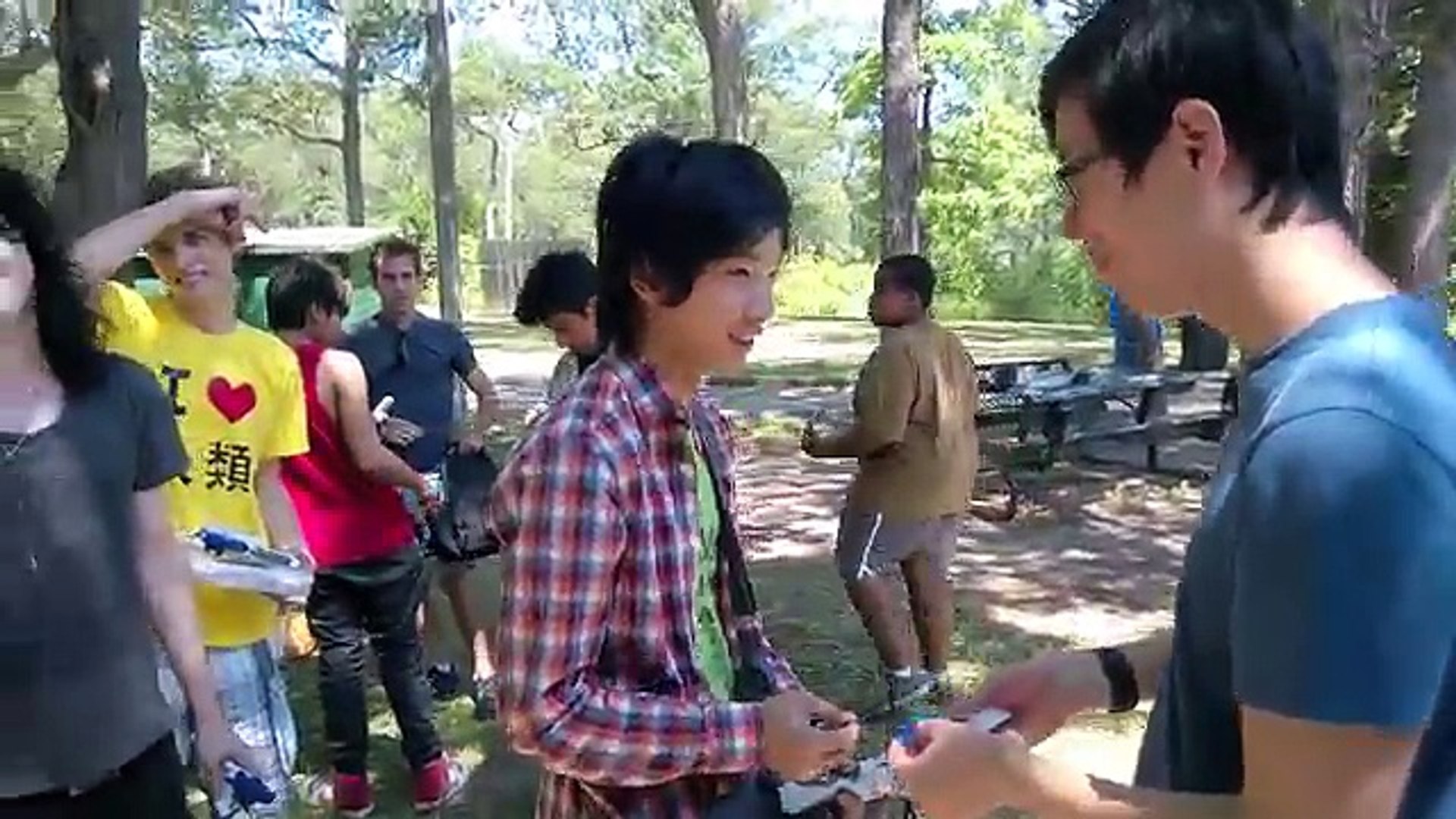 Beyblade Burst Tournament Beyblade Bursts Onto The Scene Toronto High Park ベイブレードバースト大会 動画 Dailymotion