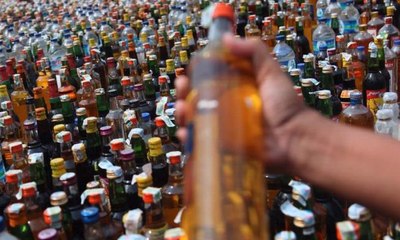 Polisi Gagalkan Penyelundupan 5 Kontainer Miras Impor