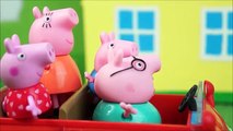 PIG GEORGE DA FAMÍLIA PEPPA PIG COMPRANDO MATERIAL ESCOLAR PARA VOLTA ÀS AULAS! EM PORTUGUES KIDSTOY