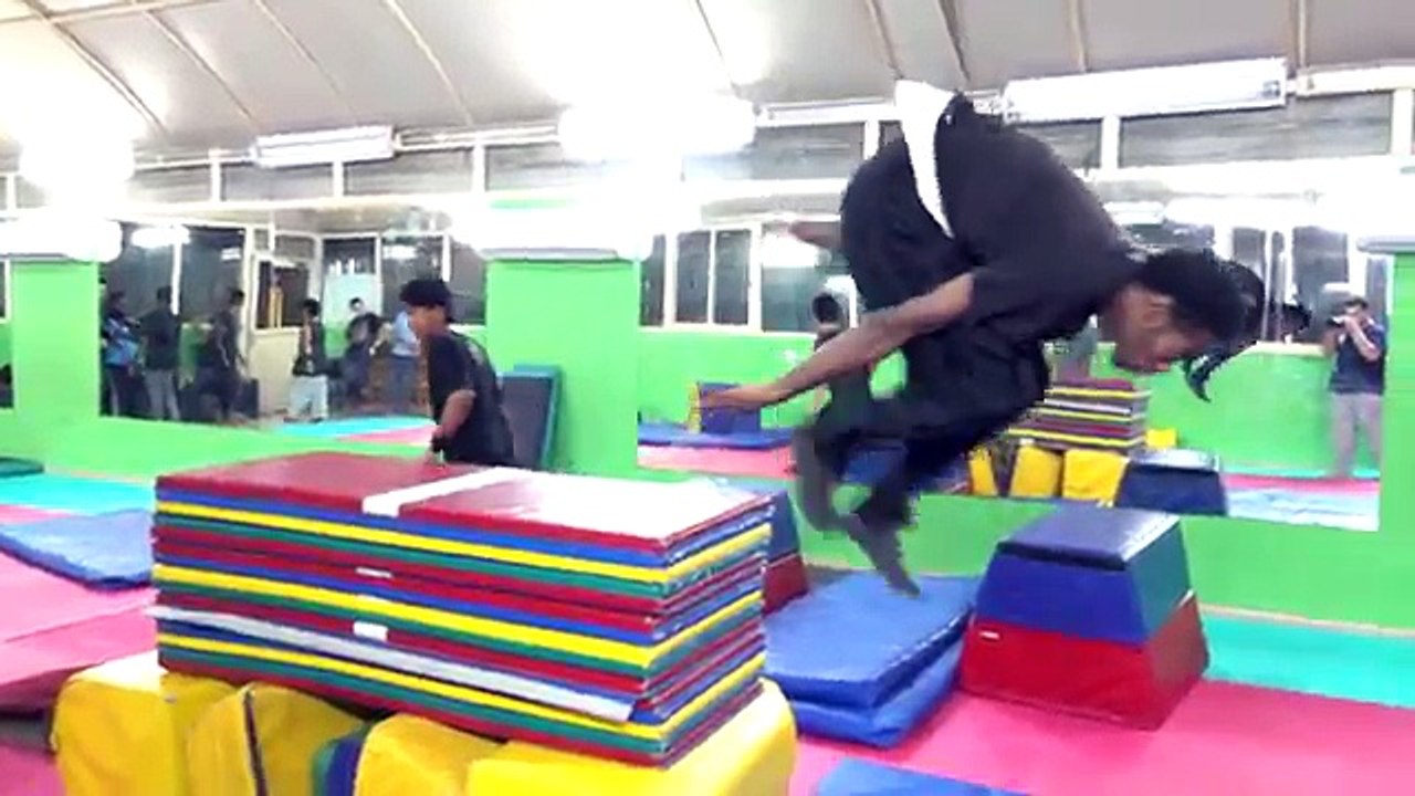 PARKOUR & FREERUNNING 2017 GYM EDITION - Thunder Team