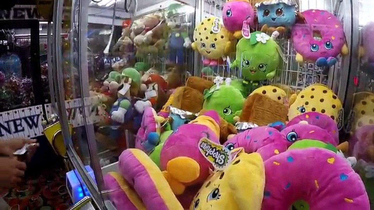 Un et un à un un à à griffe à Il essayer gagner Machine à magasins