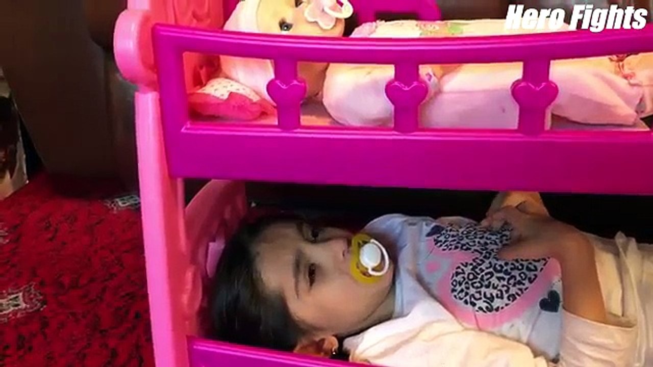 Crying Babies Jumping In The Bed / Feeding Bad Babies