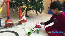 THOMAS AND FRIENDS Holiday Cargo Delivery Set Christmas Toy Trains for kids Avalanche Escape Set