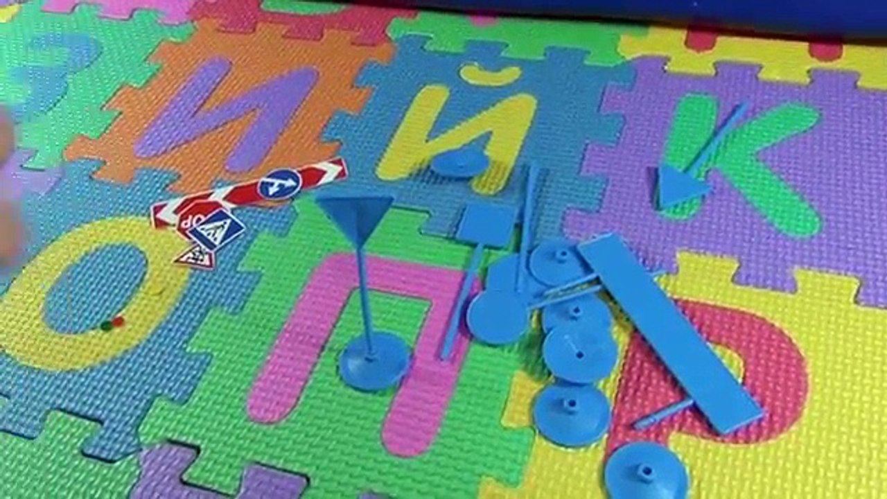 Карс (Cars) и дорожные знаки для детей. Карс, Молния Маккуин проверяет заказ