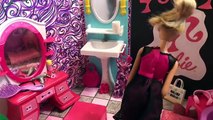Et bain salle de bains bulle poupée dans temps équipe Barbie barbie glam barbie kelly