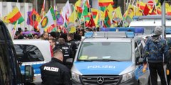 Almanya'dan Komik Gerekçe: Mavi Gömlekli Öcalan Yasak, Beyaz Gömlekli Serbest