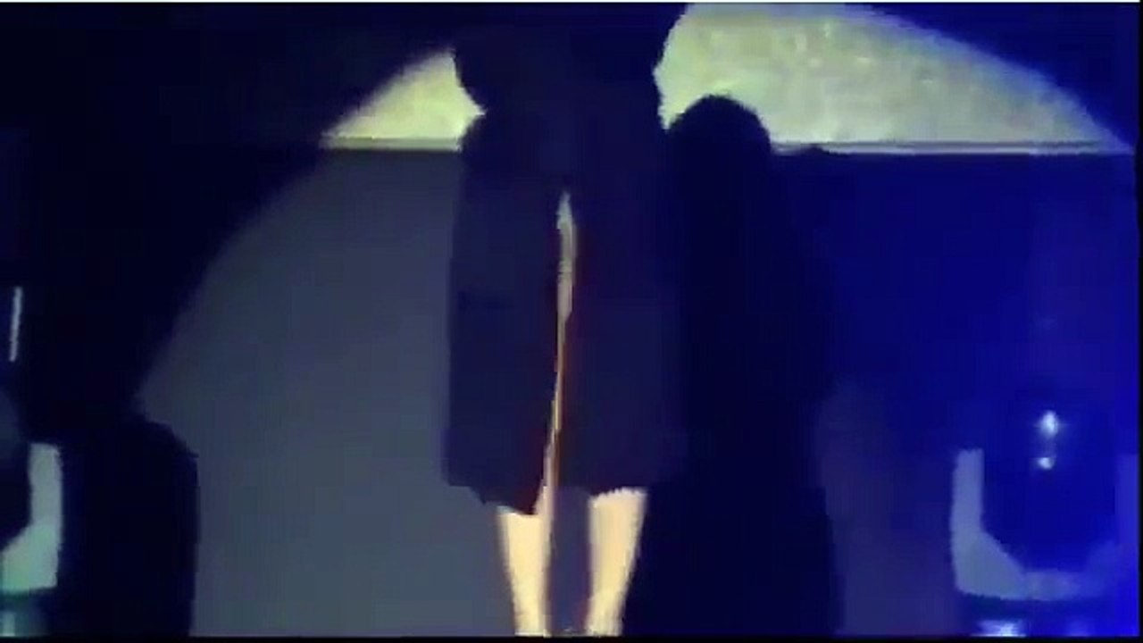 Laura Pausini con la passera al vento: Ora sappiamo come ce lha Ahahahah