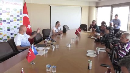 Çaykur Rizespor Teknik Direktörü Karaman: "Oynadığımız Lig, Mücadele Ligi"