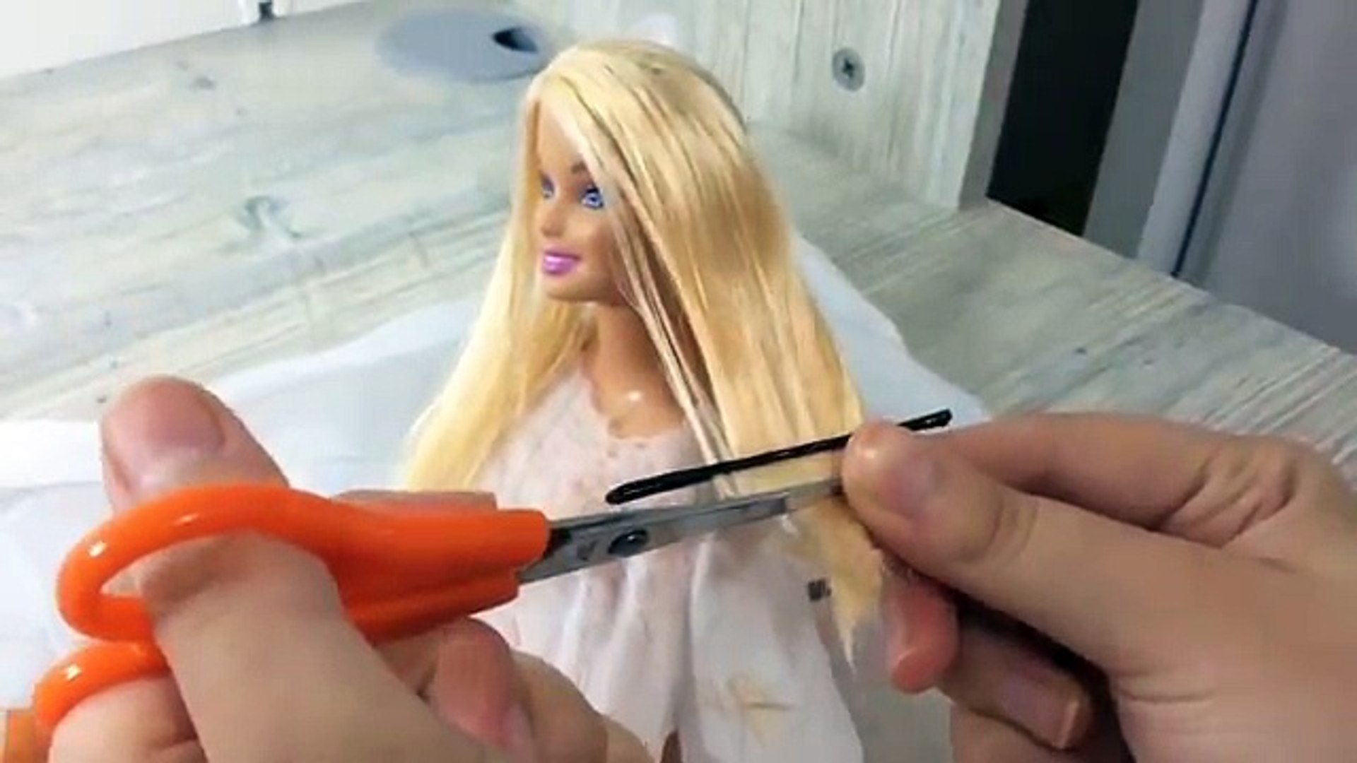 juegos de cortar el pelo a barbie