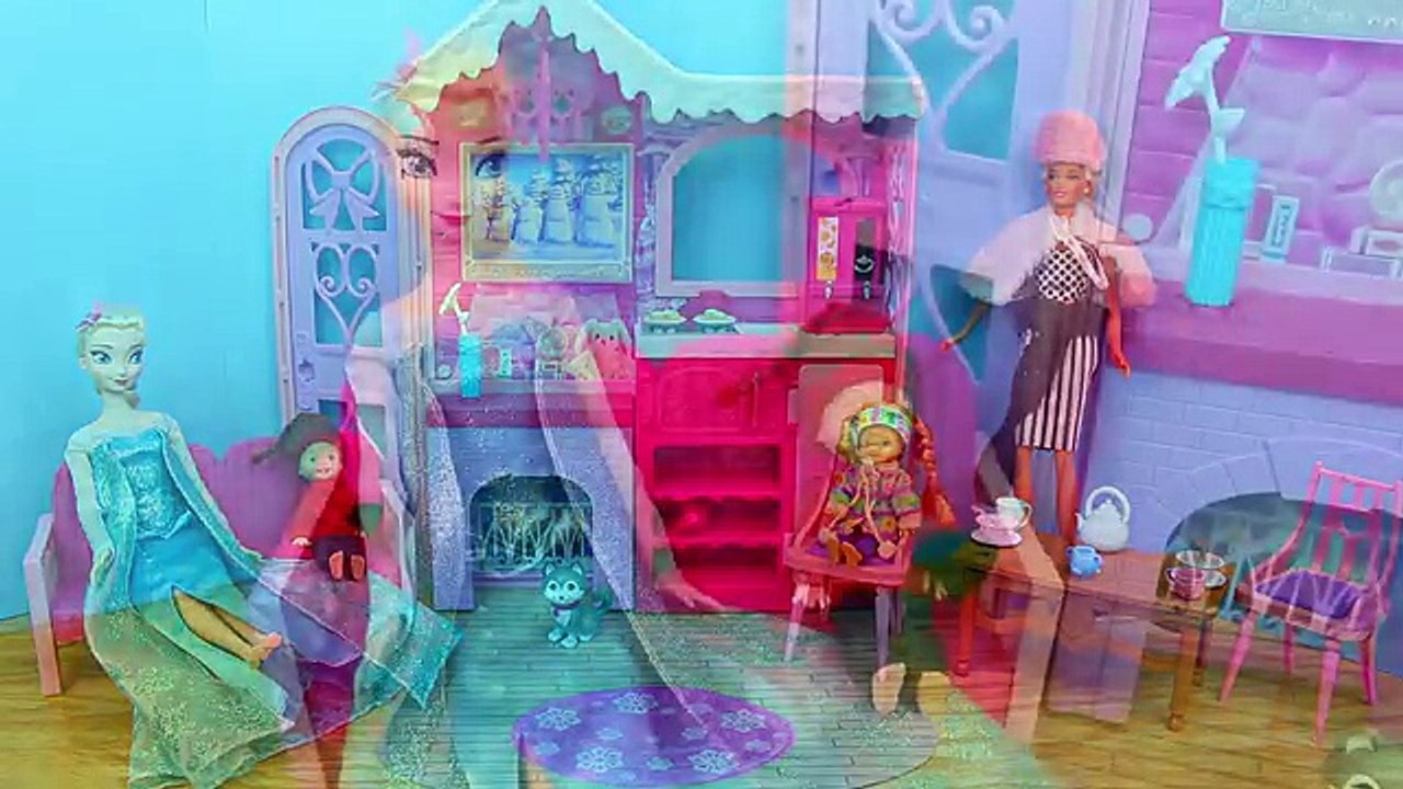 Barbie Shower Frozen Elsa, Rapunzel, Belle, Merida Barbie House Party Parody DisneyCarToys