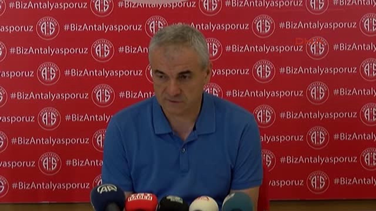 Teknik Direktör Rıza Çalımbay Basın Toplantısı Düzenledi