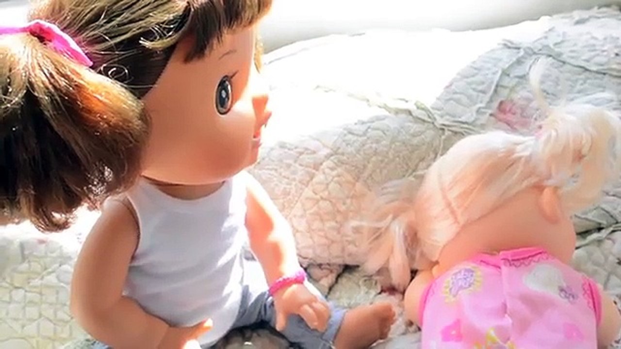 Rampant bébé vivant malade bébé est malade partie bébé vivant vidéos bébé aller au revoir au revoir