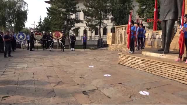 Sivas Gaziler Gününde Şehitlere Karanfil