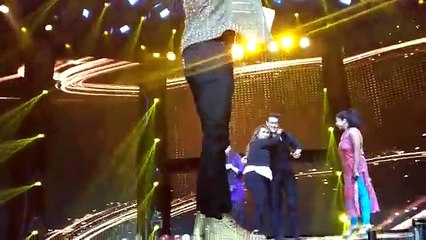 Salman Khan Dances With Girl In UK Tour