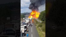 un camion transportant des bouteilles de gaz prend feu sur la RN10 (Charente-Maritime)