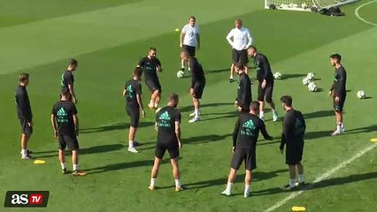 Isco, Borja Mayoral'i bacak arası attı