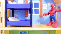 Homem Aranha Visita Pig George e não Consegue Fazer Xixi | Em Português by BenToys Kids