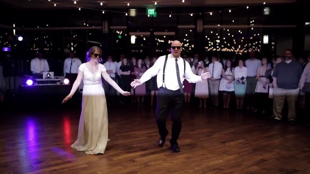 Un père et sa fille réalisent une chorégraphie incroyable lors d'un mariage