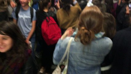 François Hollande, bain de foule à Guez-de-Balzac