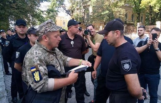 Зі мною розмовляти тільки рідною мовою, а не “псячою”! Міський голова “розігнав” БПП в Конотопі