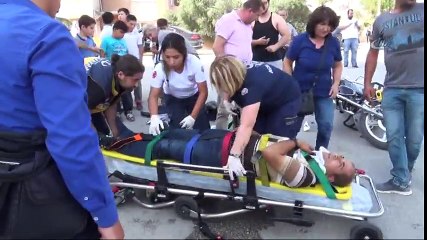 Yaralanan Sürücü Eşinin Elini Bir An Olsun Bırakmadı