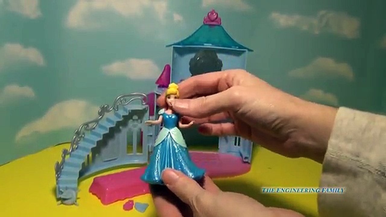 Château fête Cendrillon poupées Conte de fée gelé reine MagiClip garde royale disney Prin