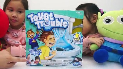 快來一起玩瘋狂馬桶 TOILET TROUBLE 妖怪手錶 小小兵 迪士尼 冰雪奇緣 雪寶 三眼怪 的多人競賽桌上遊戲玩具 surprise GAME 玩具開箱 Sunny Yum