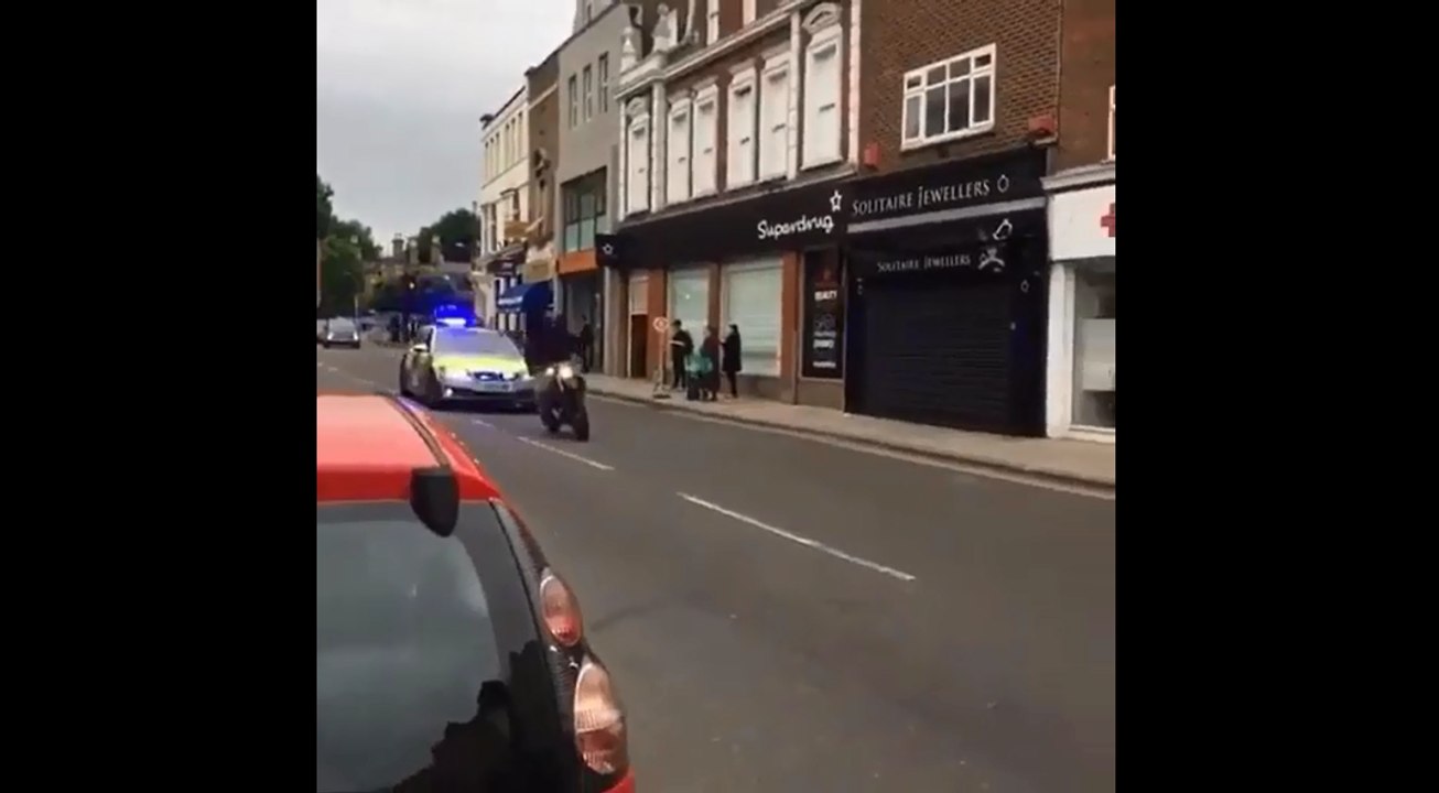 La police poursuit un motard en plein centre ville.