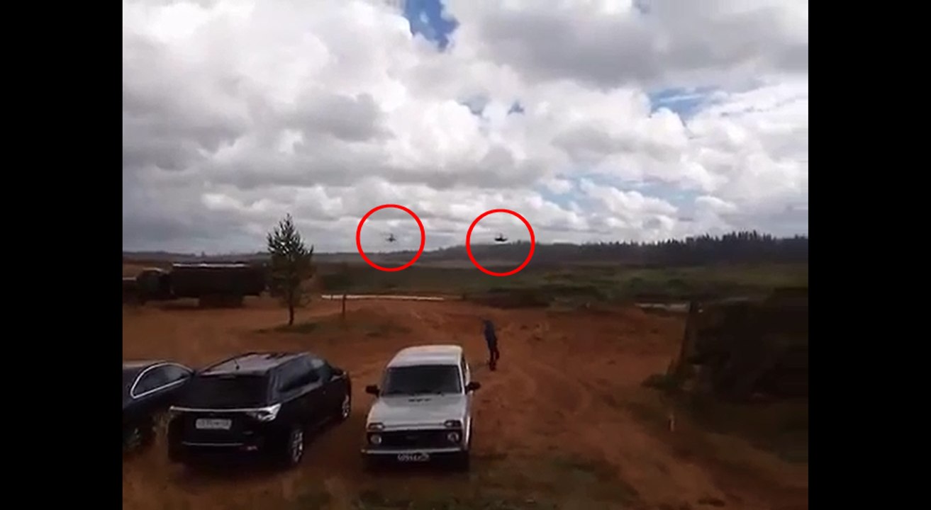 Lors d'un exercice militaire, un hélicoptère Russe tire un missile accidentellement.