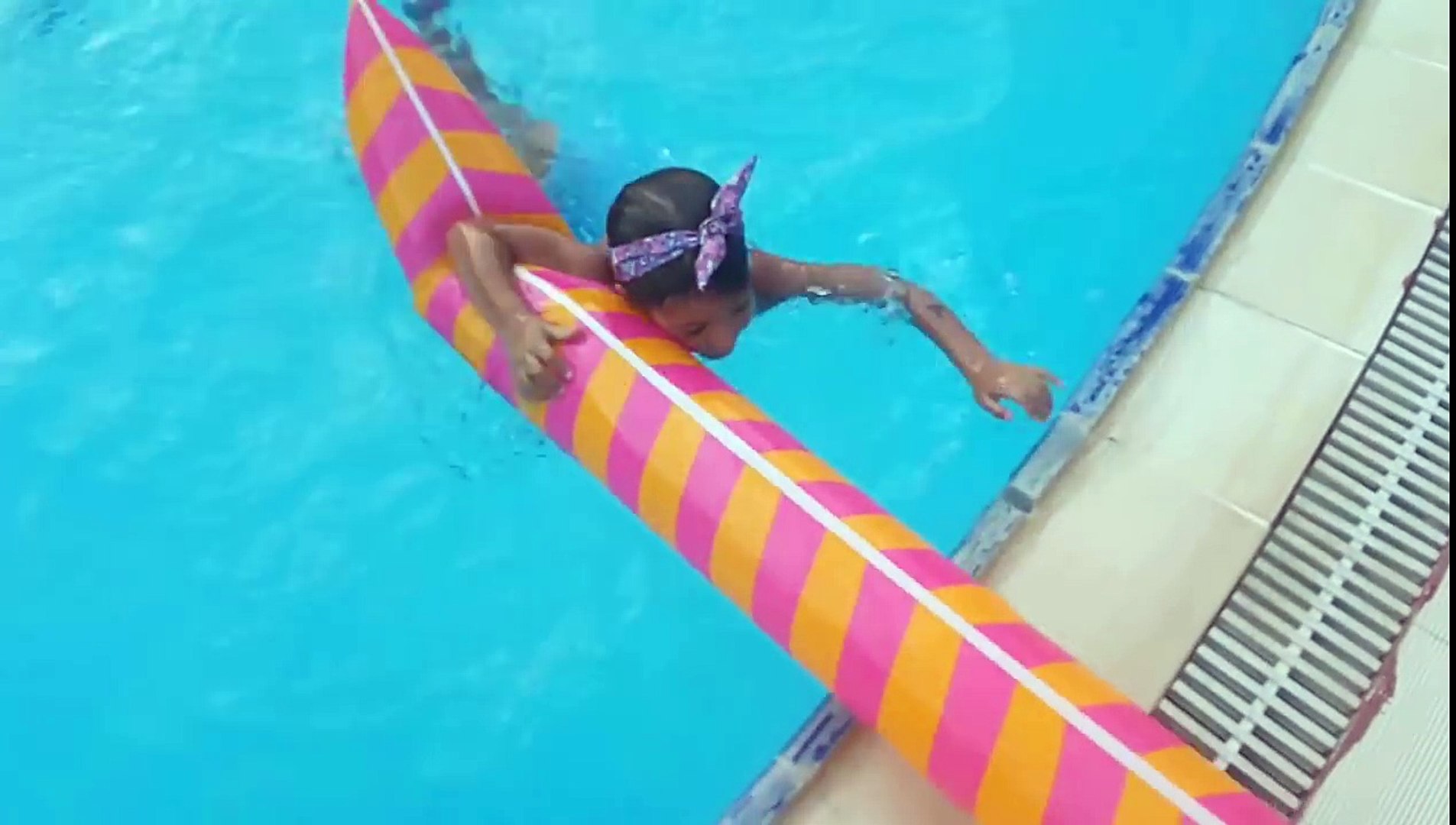 Elifin havuz keyfi uzun balon ve benekli ile oynuyoruz. Eğlenceli çocuk  videosu - Dailymotion Video