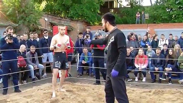 40 летний директор завода против бойца ММА.