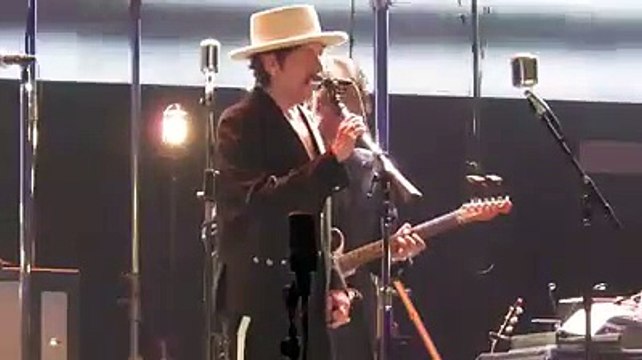 October 7 , 2016 - Bob Dylan Simple Twist Of Fate - Desert Trip - Indio CA 2