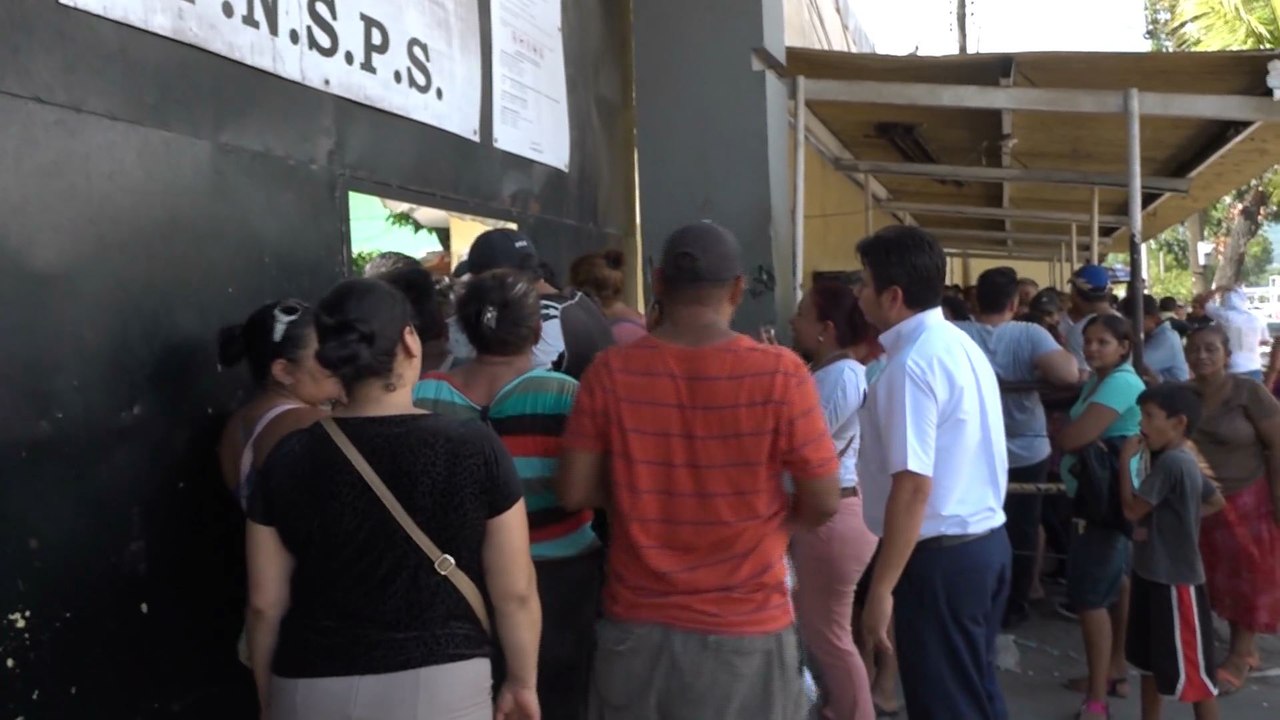 Familiares de presos llegan desesperados al penal sampedrano