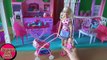 Видео с куклами Барби, Келли и Челси купаются в бассейне возле дома Барби